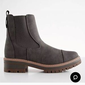 Buckle Brooklyn Chelsea Boot Size 8.5